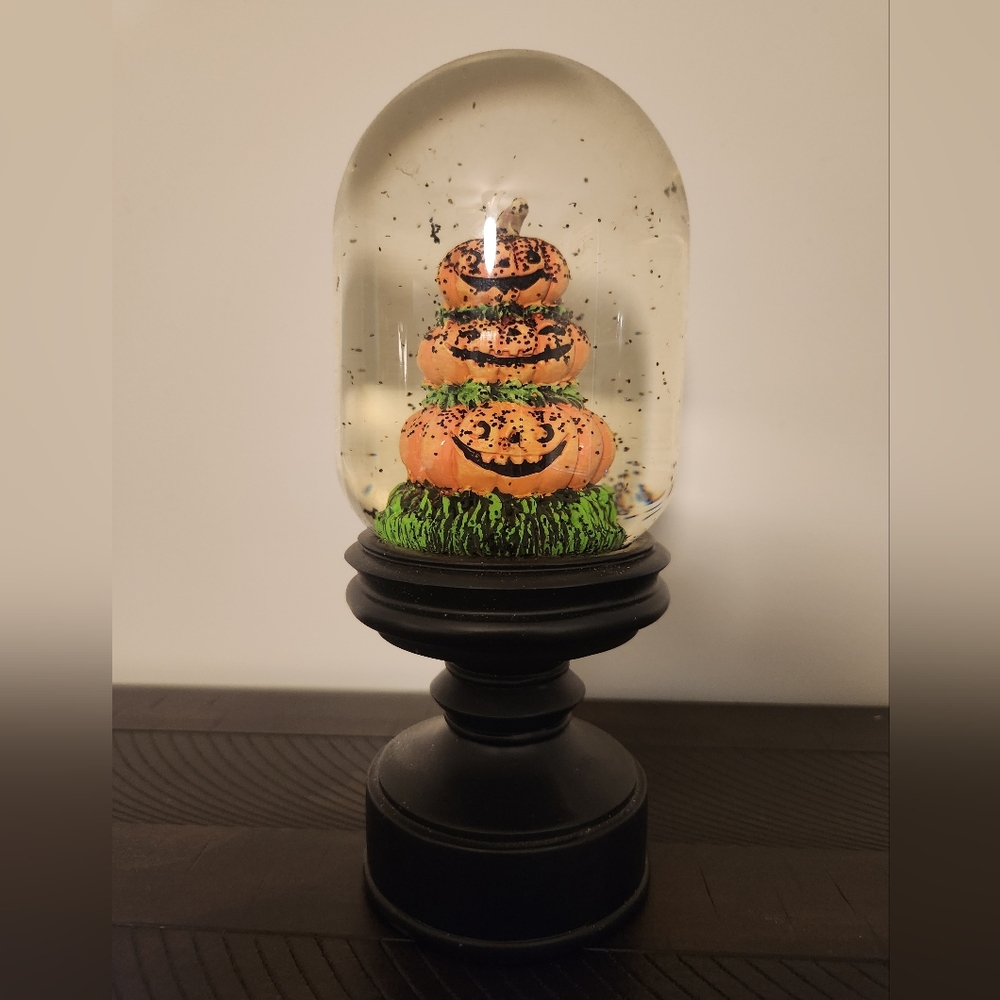 Pumpkin Snow Globe